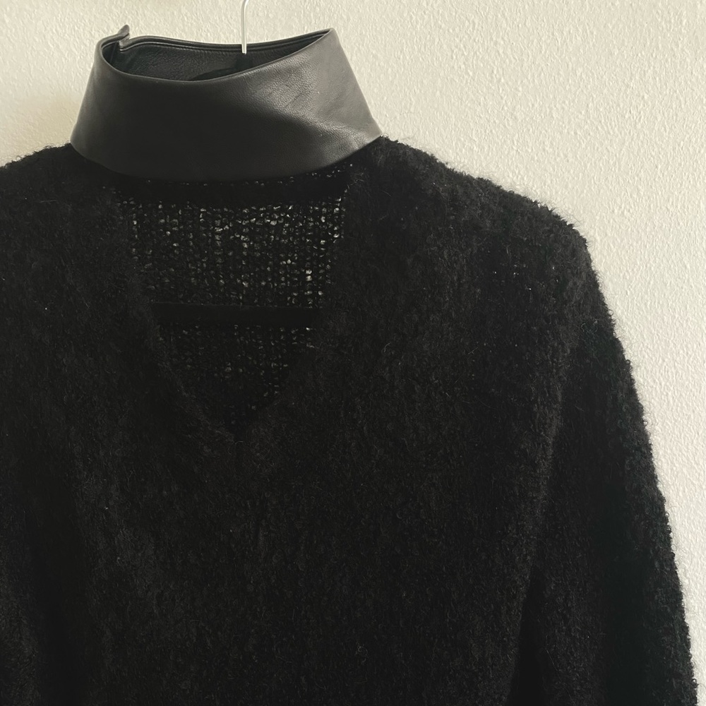 Black sweater w/ leather collar - VEDA